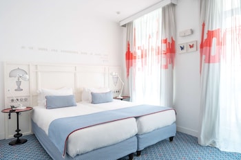 Superior Room with Twin Beds-Complimentary soft minibar,courtesy tray, digital press, fitness, sauna