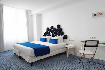 Mobility Accesible Room - Complimentary soft minibar, courtesy tray, digital press, fitness, sauna