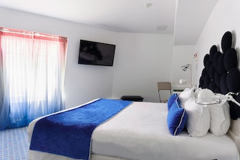 Family Room, 2 Rooms - Complimentary soft minibar, courtesy tray, digital press, fitness, sauna