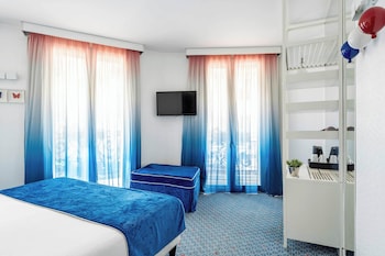 Family Superior, 2 Rooms - Complimentary soft minibar, courtesy tray, digital press, fitness, sauna