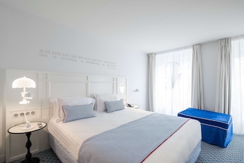 Privilege Room - Complimentary soft minibar, courtesy tray, digital press, fitness, sauna