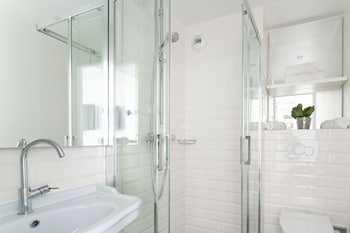 Single Room - Complimentary soft minibar, courtesy tray, digital press, fitness, sauna