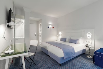 Privilege Room - Complimentary soft minibar, courtesy tray, digital press, fitness, sauna