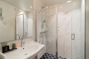 Triple Room - Complimentary soft minibar, courtesy tray, digital press, fitness, sauna