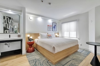 Standard Room, 1 King Bed