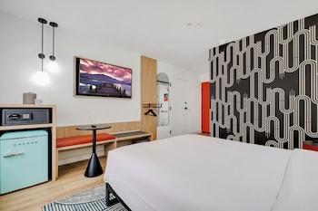 Standard Room, 1 Queen Bed, Accessible