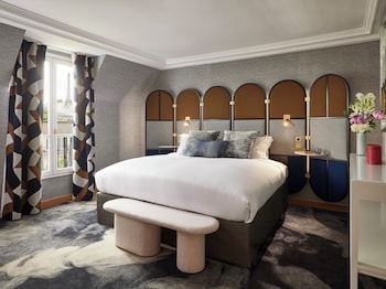 Suite Eiffel Family Room