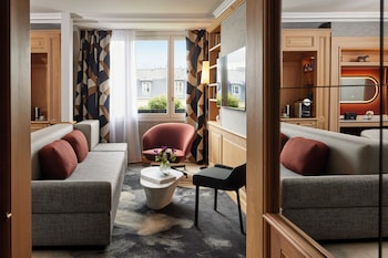 Signature Suite, 1 King Bed, Tower (Eiffel Tower View)