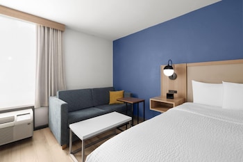 Room, 1 King Bed, Accessible, Non Smoking (Roll-In Shower)