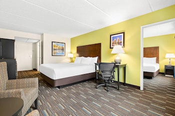 Suite, Multiple Beds, Non Smoking (Upgrade)