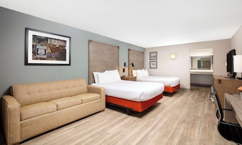 Standard Room, 2 Queen Beds, Accessible, Bathtub (1st Floor;with Sofabed)