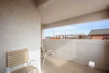 Suite, 1 King Bed, Non Smoking, Balcony (Walk-in Shower;with Sofabed)