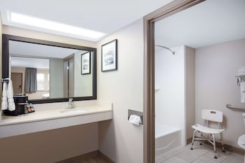 Standard Room, 2 Queen Beds, Accessible, Bathtub (1st Floor;with Sofabed)