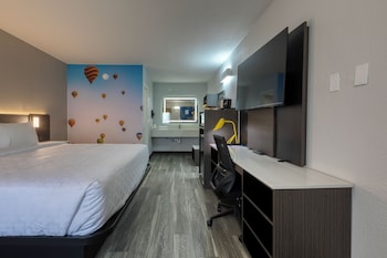 Standard Room, 1 King Bed, Non Smoking