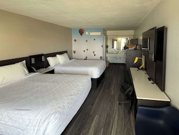 Room, 2 Queen Beds, Accessible, Non Smoking