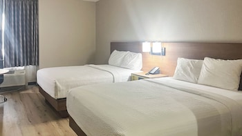 Room, 2 Queen Beds, Non Smoking (Microwave & Fridge)