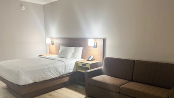 Room, 1 Queen Bed with Sofa bed, Non Smoking (Microwave & Fridge)