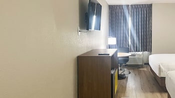 Room, 2 Queen Beds, Non Smoking (Microwave & Fridge)