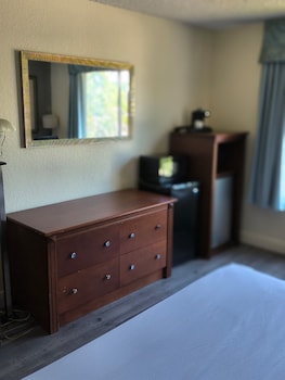 Standard Room, 1 King Bed, Accessible