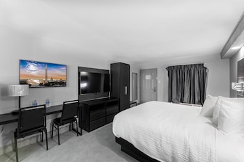 Suite, 1 King Bed, Mobility Accessible, Non Smoking (Bathtub w/ Grab Bars)