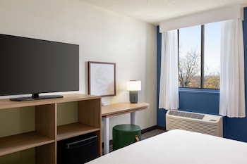 Room, 1 King Bed, Accessible (Hearing)