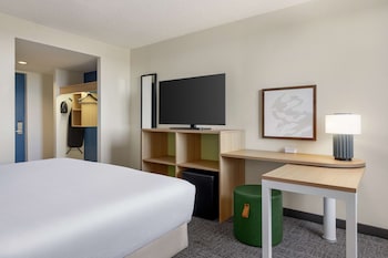 Room, 1 King Bed, Accessible (Hearing)