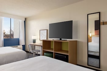 Room, 2 Queen Beds, Non Smoking