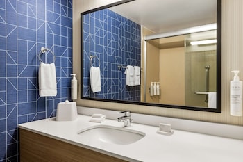 Room, 1 King Bed, Accessible (Hearing)