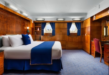 Family Stateroom, 1 King & 1 Twin Bed