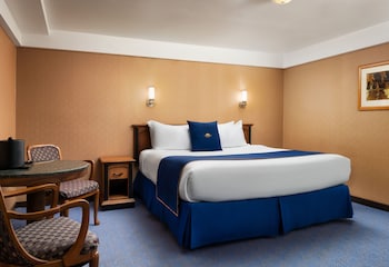 Room, 1 King Bed, Accessible (Inside Stateroom)