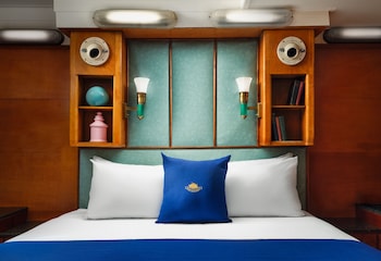 Deluxe Room, 1 King Bed, Harbor View