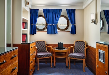 Deluxe Room, 1 King Bed, Harbor View