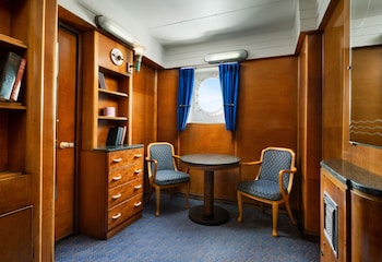 Deluxe Room, 2 Twin Beds (Portside)