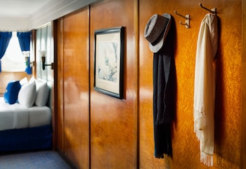 Deluxe Room, 1 King Bed (Portside)
