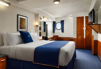 Standard Room, 1 King Bed (Portside)