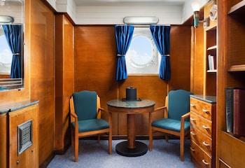 Deluxe Room, 1 King Bed, Harbor View