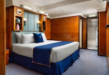 Deluxe Room, 1 King Bed, Harbor View