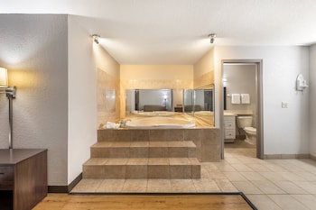Suite, 1 King Bed, Smoking, Jetted Tub