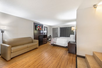 Suite, 1 King Bed, Smoking, Jetted Tub