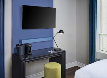 Standard Room, 1 Queen Bed