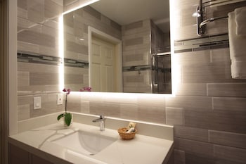 Standard Room, 1 King Bed - Handicap Accessible