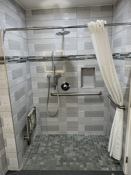 Room, 1 Queen Bed - Handicap Accessible