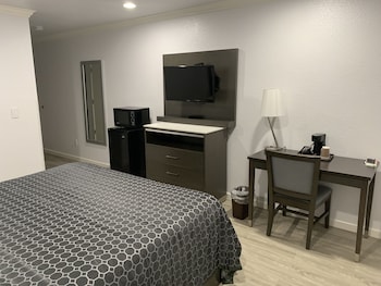 Standard Room, 1 King Bed - Handicap Accessible