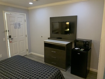 Room, 1 Queen Bed - Handicap Accessible