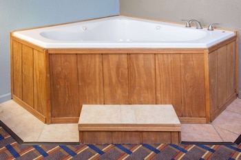 Room, 1 King Bed, Non Smoking, Hot Tub