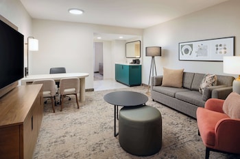 Suite, 1 King Bed, Accessible, Bathtub (Mobility & Hearing, 2 Room)