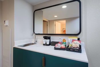 Suite, 1 King Bed, Non Smoking