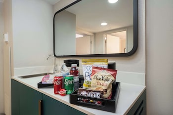 Suite, 1 King Bed, Non Smoking