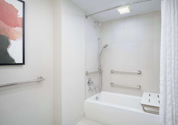 Suite, 1 King Bed, Accessible, Bathtub (Mobility & Hearing, 2 Room)