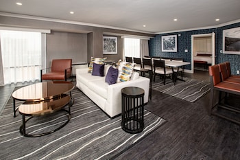 Aspen Tower Signature Suite II ADA